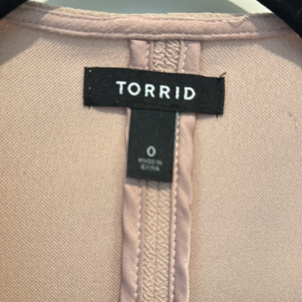 Torrid 0x plus light blazed crepe like new dusty rose pink color - Picture 2 of 3